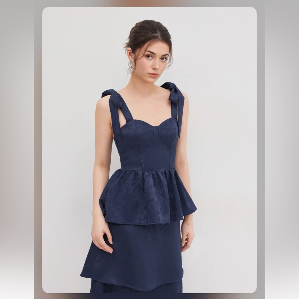 Cider JACQUARD SCOOP NECKLINE SOLID BOWKNOT LAYERED MAXI DRESS - Picture 2 of 5
